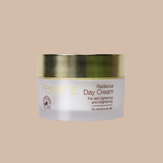 Glow booster Radiance Day cream with Green Tea & Licorice Extract